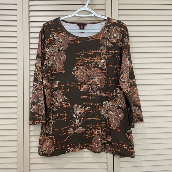 alc At Last Women's Knit Top Sz 1X Brown Floral Sequins City Look 3/4 Sleeves - Picture 2 of 6
